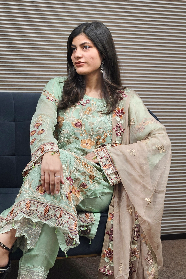 Pakistani Salwar Kameez With Organza Dupatta